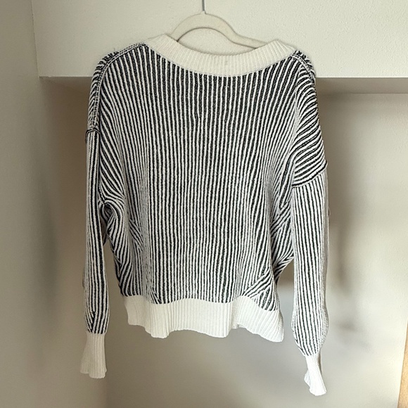 NWOT Aerie Chenille Oversized V-Neck Sweater Black / Cream (Size XXS) - Picture 7 of 7